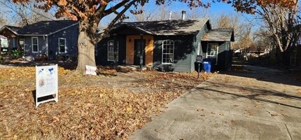 Building Photo - 1404 N Bradley St