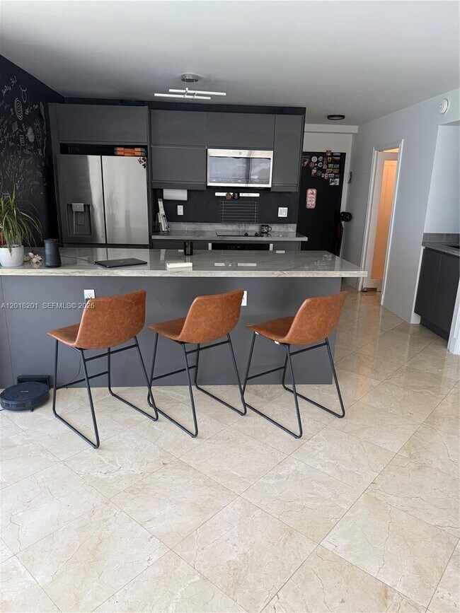 Foto del edificio - 5750 Collins Ave