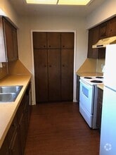 Building Photo - 6517 Dunn Dr