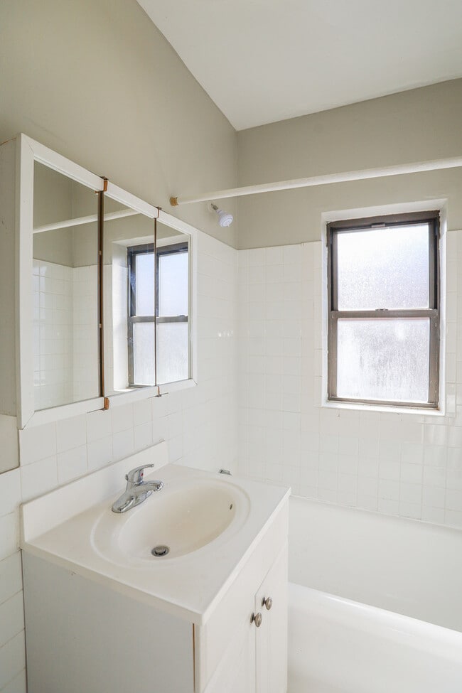 Building Photo - 5417 S Harper Ave