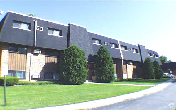 Primary Photo - Country Manor Apartments