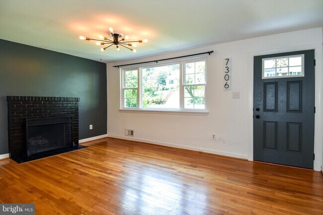 Building Photo - 7306 Woodley Pl