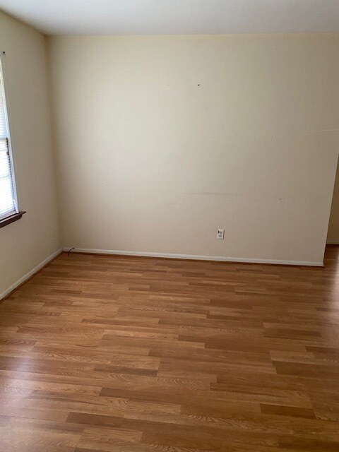 Family Room - 482 Grove St