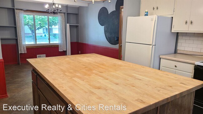 Building Photo - 4 br, 2.5 bath House - 13509 Colfax Ave S