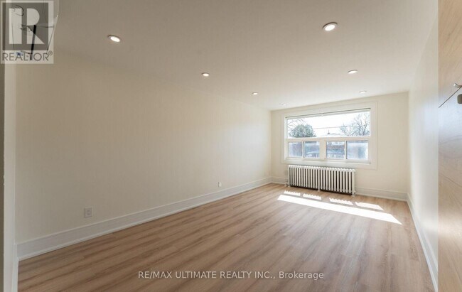 Building Photo - 484A Cosburn Ave.