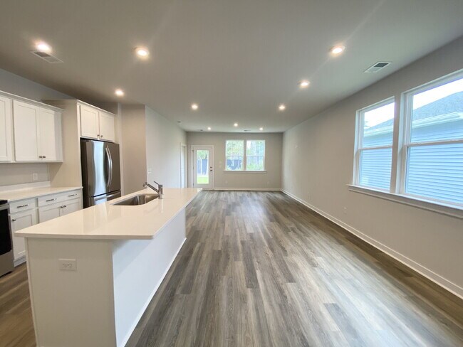 Foto del edificio - Brand New Single Family Home Just Minutes from Old Town Bluffton!