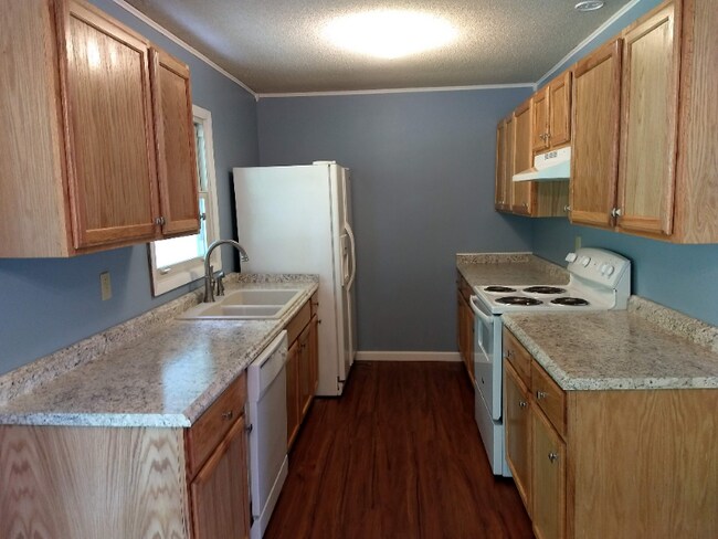 Building Photo - 709 Rolling Hills Dr