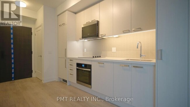 Building Photo - 20 Soudan Ave