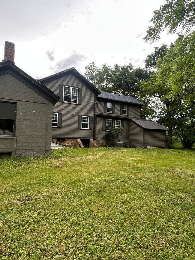 Building Photo - 37256 IL-83