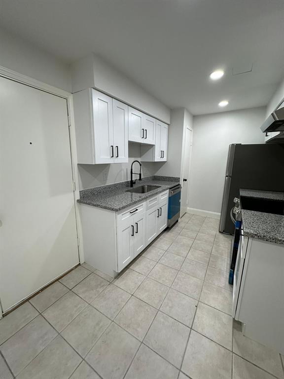 Building Photo - 6402 Del Monte Dr