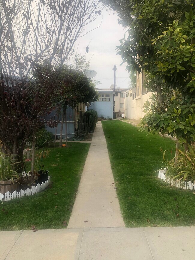Foto del edificio - 417-419 E Palm Ave