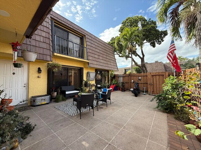 Building Photo - 1021 Springdale Cir