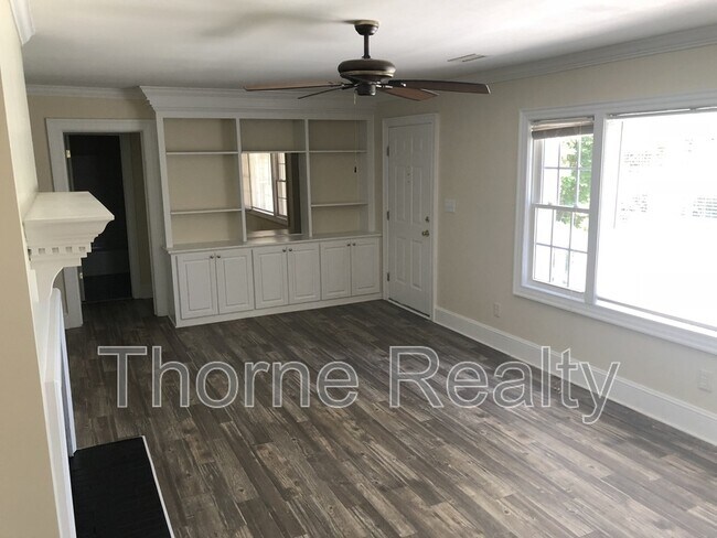 Building Photo - 1601 Country Club Rd