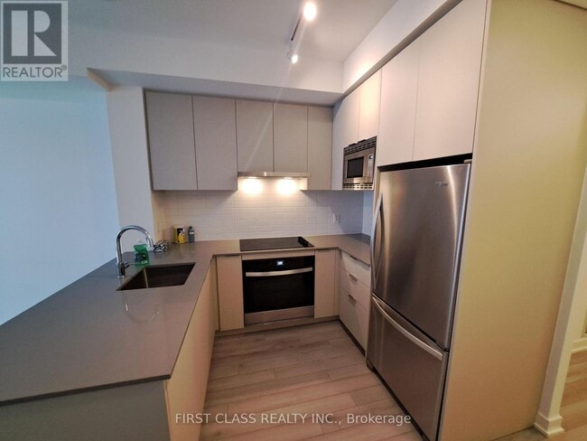 Building Photo - 3079 Trafalgar Rd