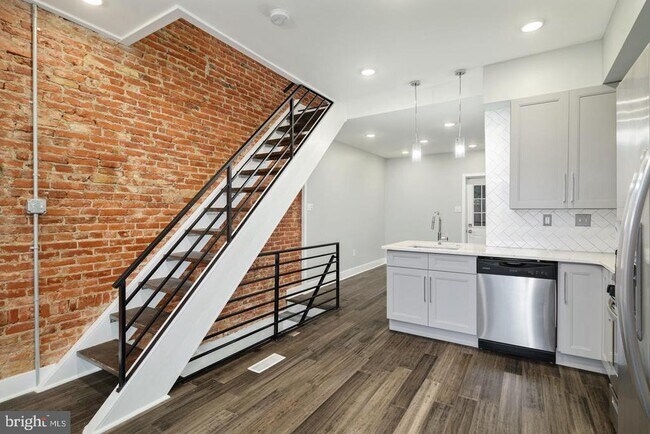 Building Photo - 1709 N Stillman St