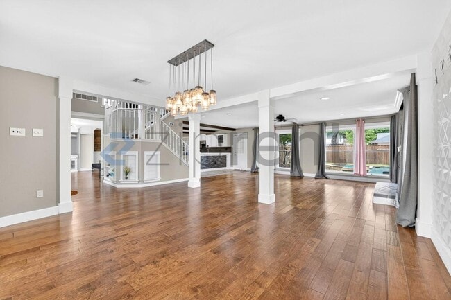 Foto del edificio - 3817 Dutton Dr