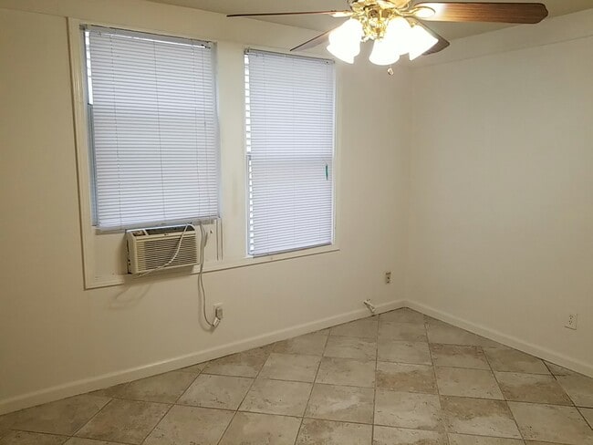 Building Photo - 114 N Bernadotte St