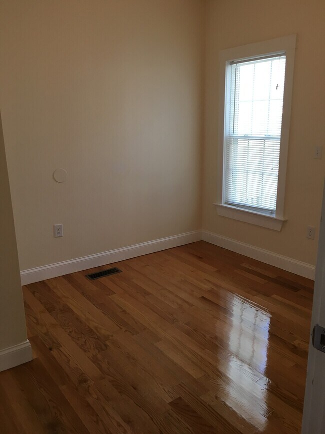 Building Photo - 498 Fletcher Street