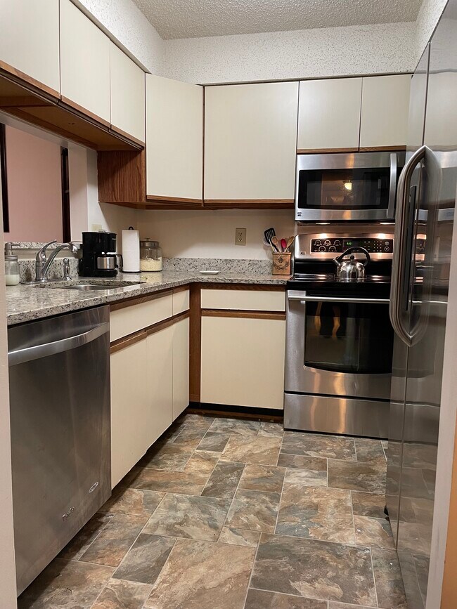 Kitchen - 6935 Mary Caroline Cir