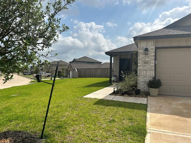 Building Photo - 603 Levine Ct