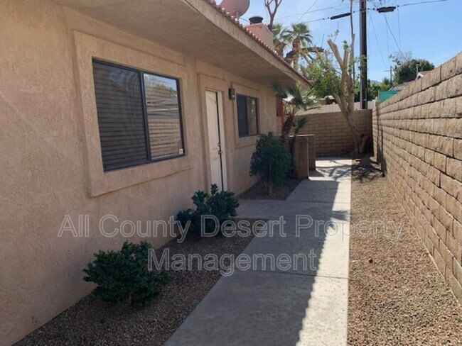 Foto del edificio - 74185 Candlewood St