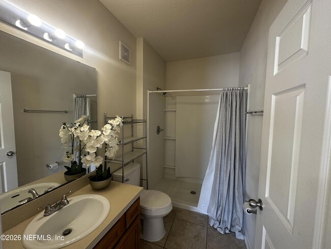 Foto del edificio - 8201 Green Parrot Rd