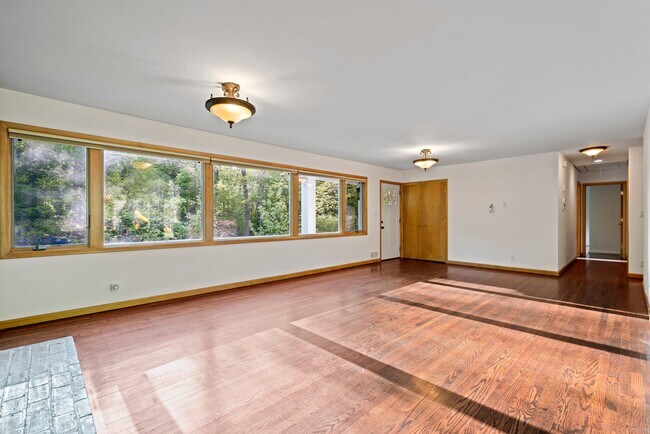 Foto del edificio - 36 Whitney Ln