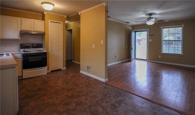 Building Photo - 1410 Frio St