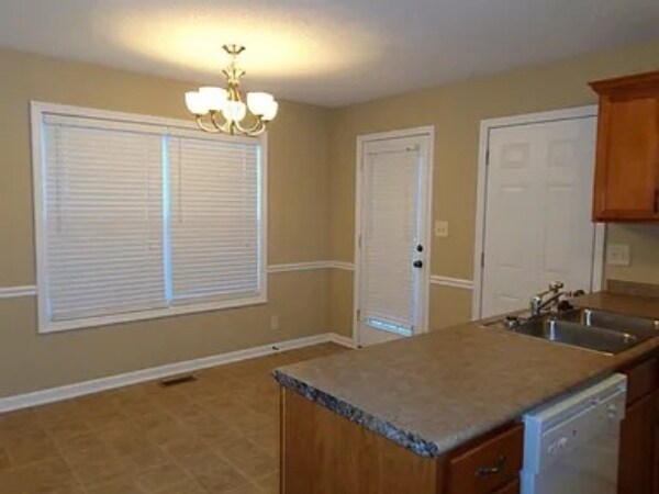 Building Photo - 1403 Addison Dr