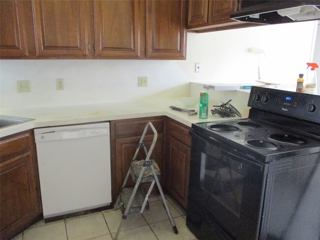 Building Photo - 10834 Sugar Hill Dr