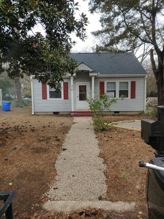 Building Photo - 216 Windsor Dr