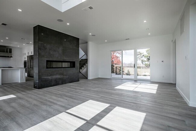 Building Photo - 773 Evergreen Hills Rd