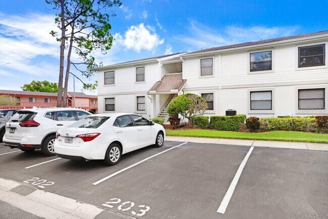 Building Photo - 204 Windward Pl