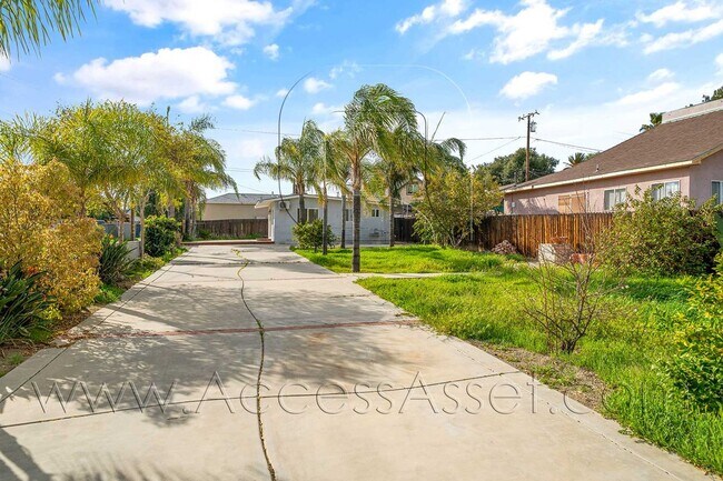 Foto del edificio - Charming 3 Bed/2 Bath Home with Large Lot!