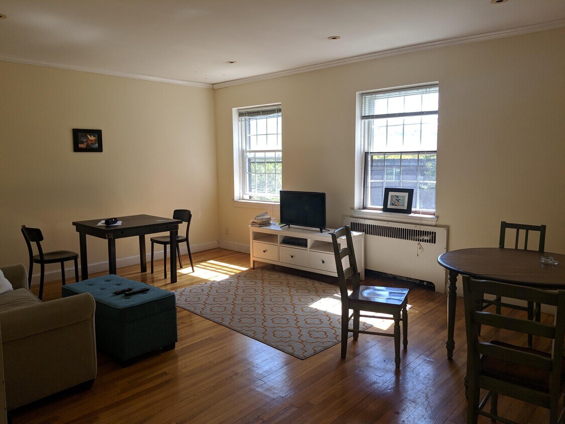 Primary Photo - 1490 Beacon St