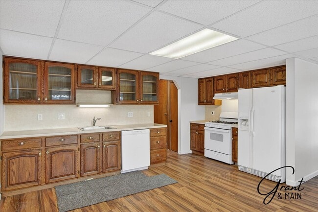 Building Photo - 3 bedroom 2 bath