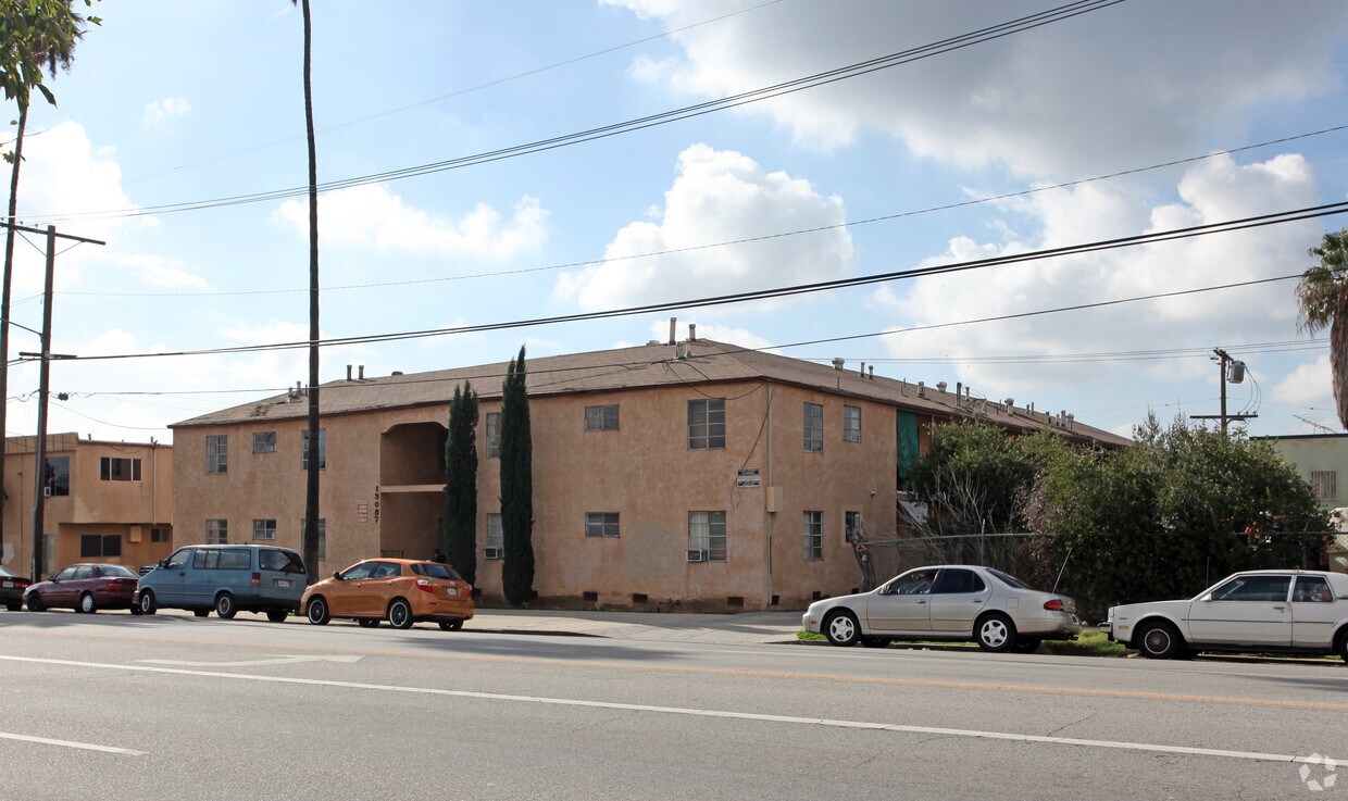 Primary Photo - 13087-13089 San Fernando Rd