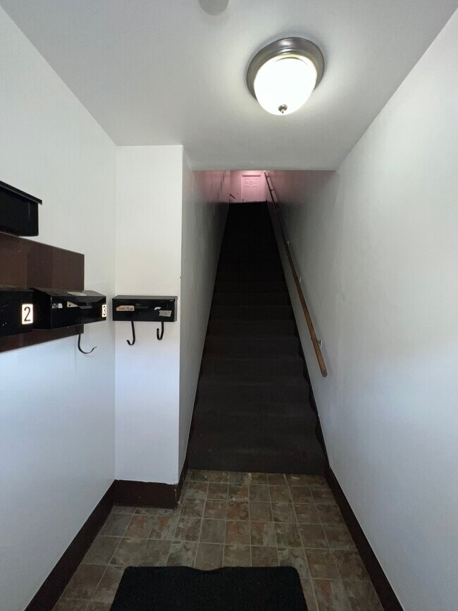 Building Photo - 624 Monongahela Ave