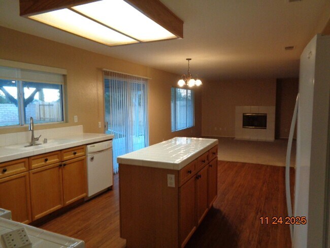 Foto del edificio - Gorgeous 2 Story Home Built in 1996 with 2476 sq. ft.