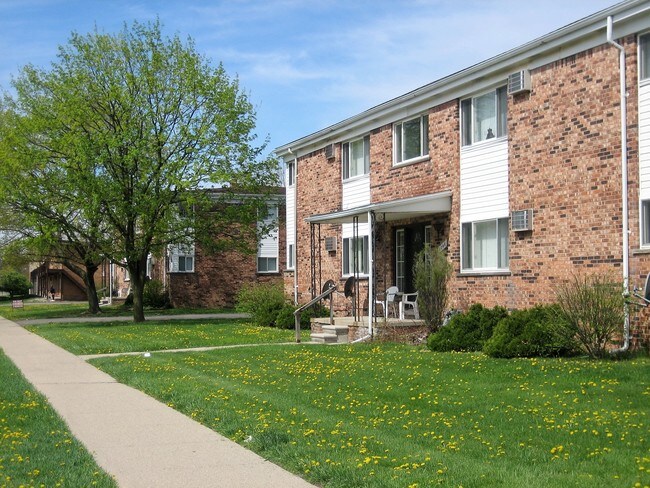 Building Photo - 1746 Goddard Rd