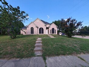 Building Photo - 8504 Pebblebrook Dr