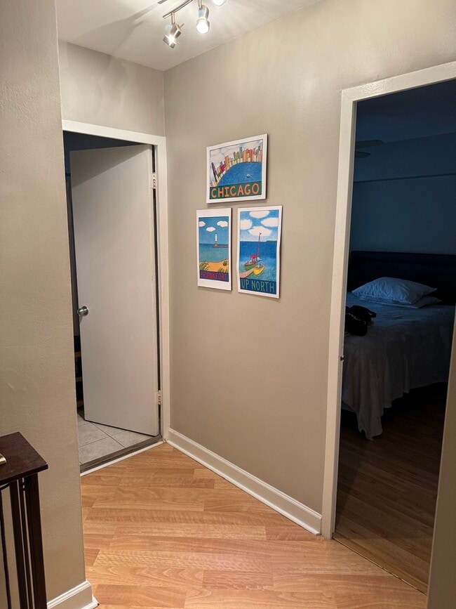 Foto del edificio - 4970 N Marine Dr