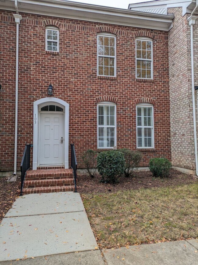 Building Photo - Townhome in Morrison Plantation!