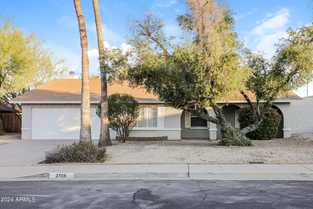Primary Photo - 2708 W Acoma Dr