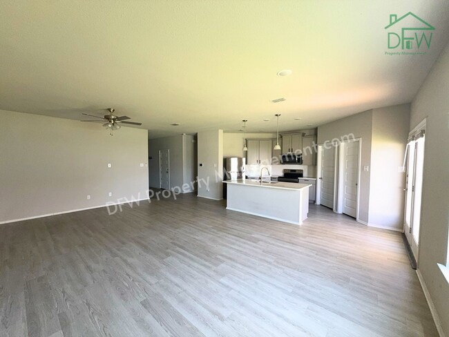 Foto del edificio - Charming 3-Bedroom Home with Spacious Backyard in Providence Village!