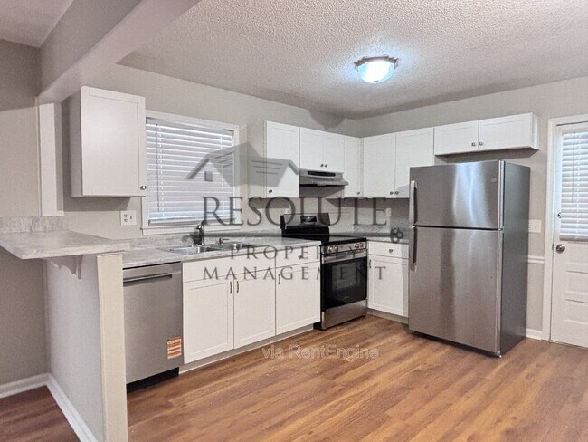 Foto del edificio - 5920 Crepe Myrtle Ct