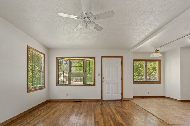 Building Photo - 2bd, 1b Cozy Home awaits in Boise Bench!