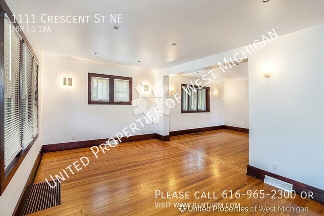 Building Photo - 1111 Crescent St NE