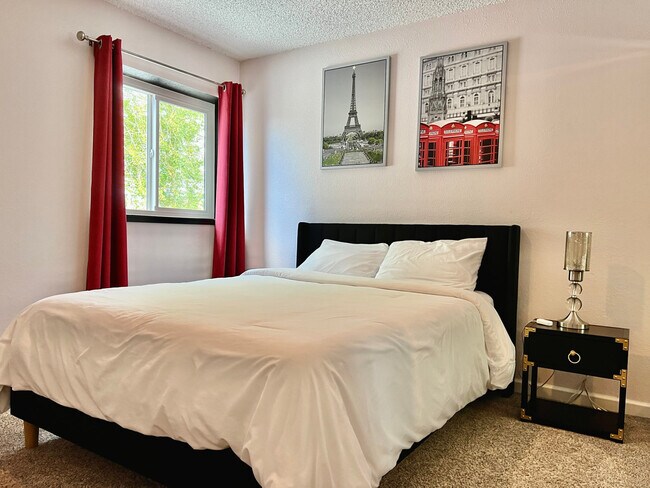 Foto del edificio - 3403 Ridgecrest Dr