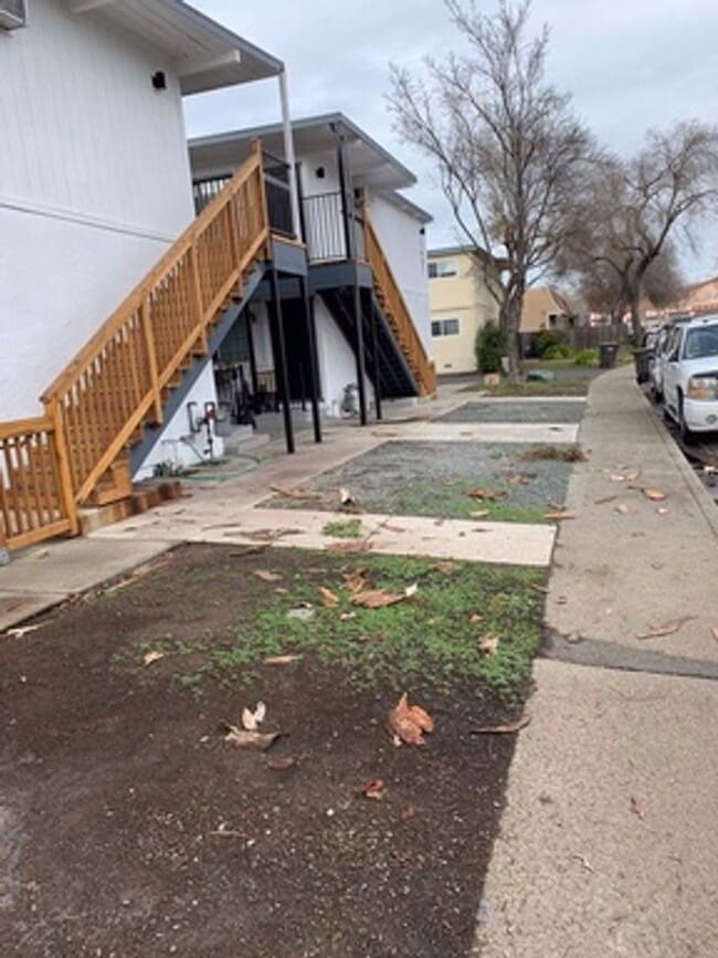 Building Photo - 2 bedroom 2 bathroom in Concord